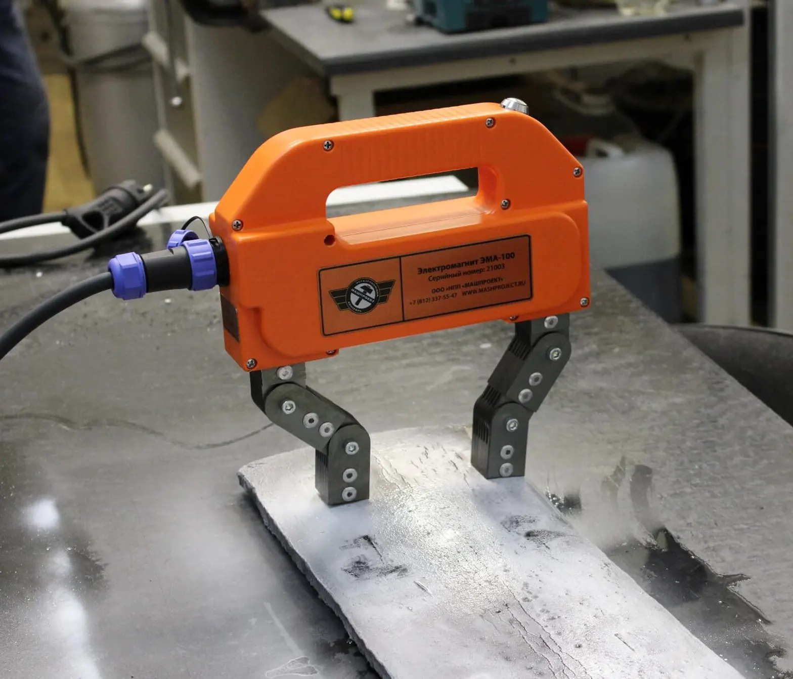Eletroímã portátil para detecção de defeitos por partículas magnéticas EMA-100 IMG7