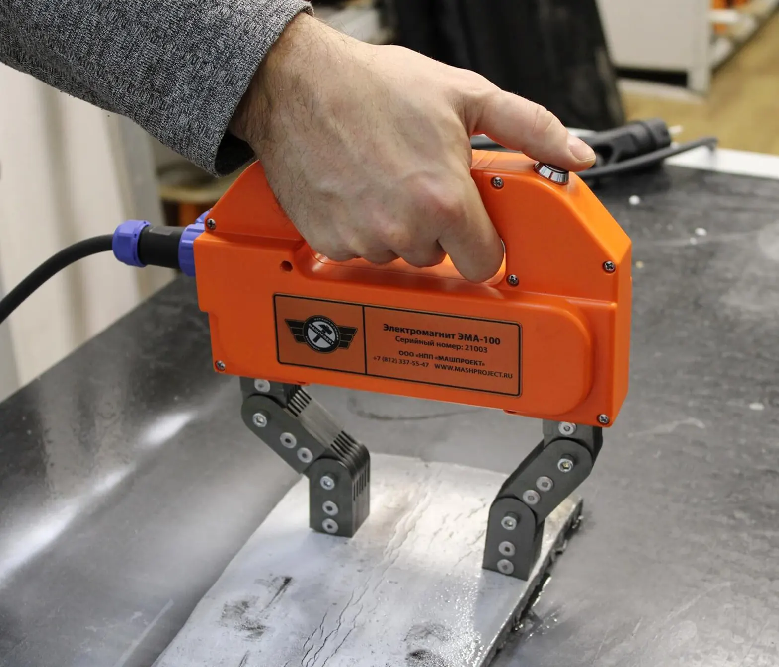 Eletroímã portátil para detecção de defeitos por partículas magnéticas EMA-100 IMG8